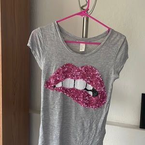 H&M sparkly lip bite t-shirt size XS